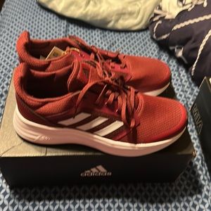 Burgundy men’s Adidas